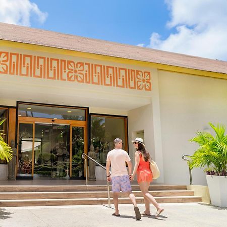 Majestic Colonial Punta Cana (Adults Only) Exterior foto Entrance to the hotel