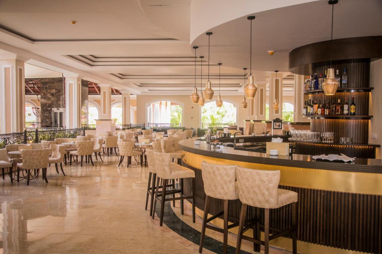 Majestic Colonial Punta Cana (Adults Only) Exterior foto The Bar