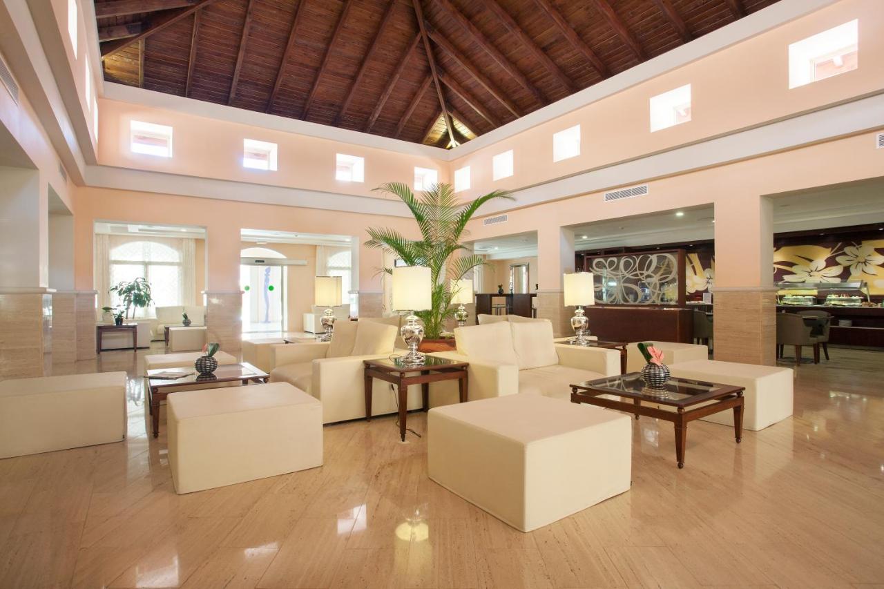 Majestic Colonial Punta Cana (Adults Only) Exterior foto Lobby
