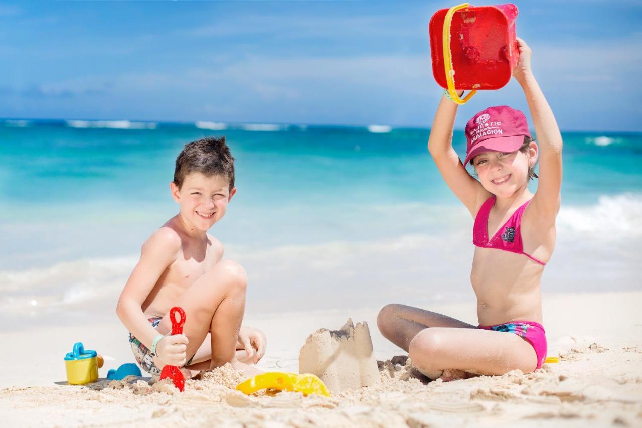 Majestic Colonial Punta Cana (Adults Only) Exterior foto Children playing on the beach