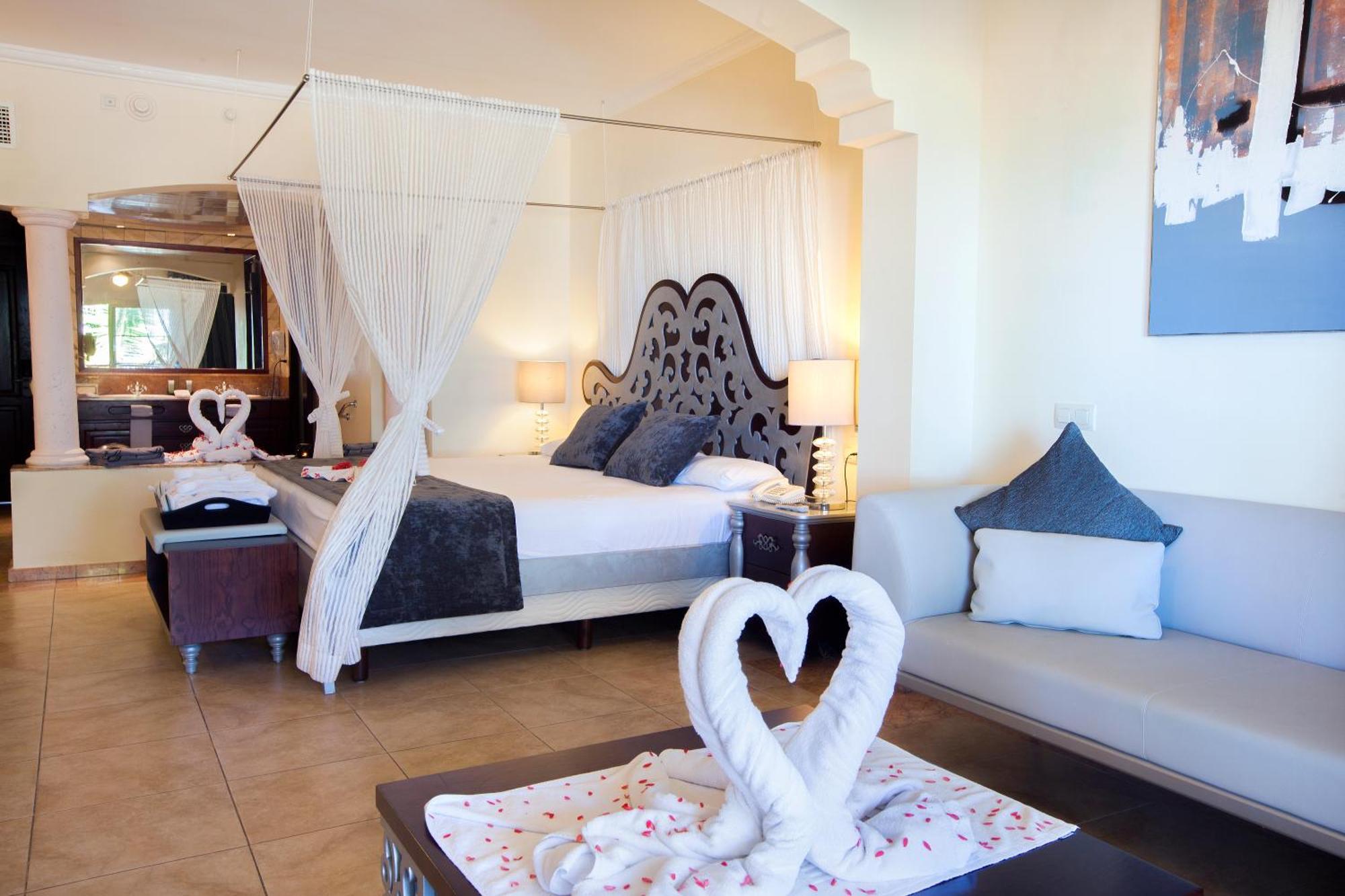 Majestic Colonial Punta Cana (Adults Only) Cameră foto A bedroom at the hotel