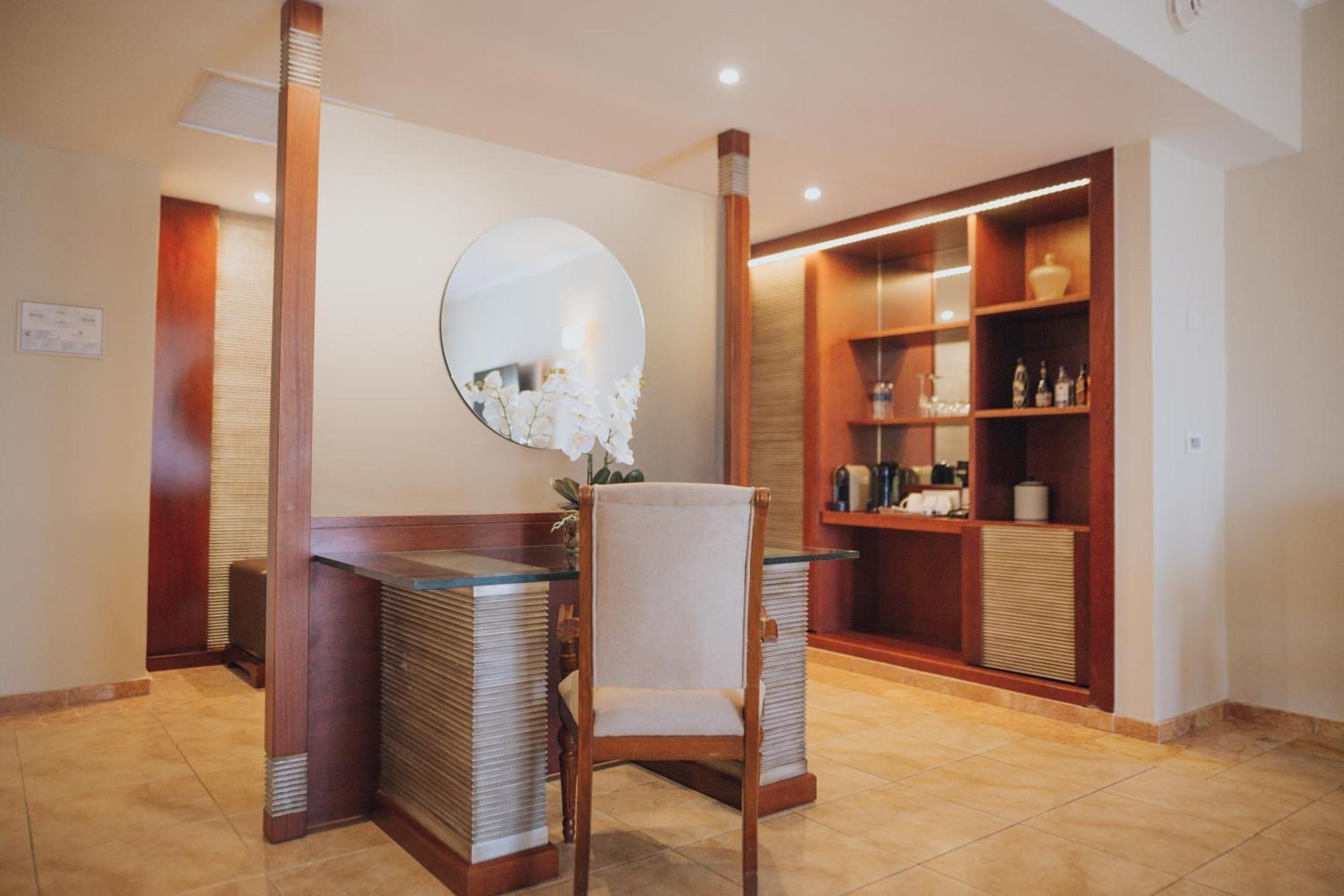 Majestic Colonial Punta Cana (Adults Only) Exterior foto A room at the hotel