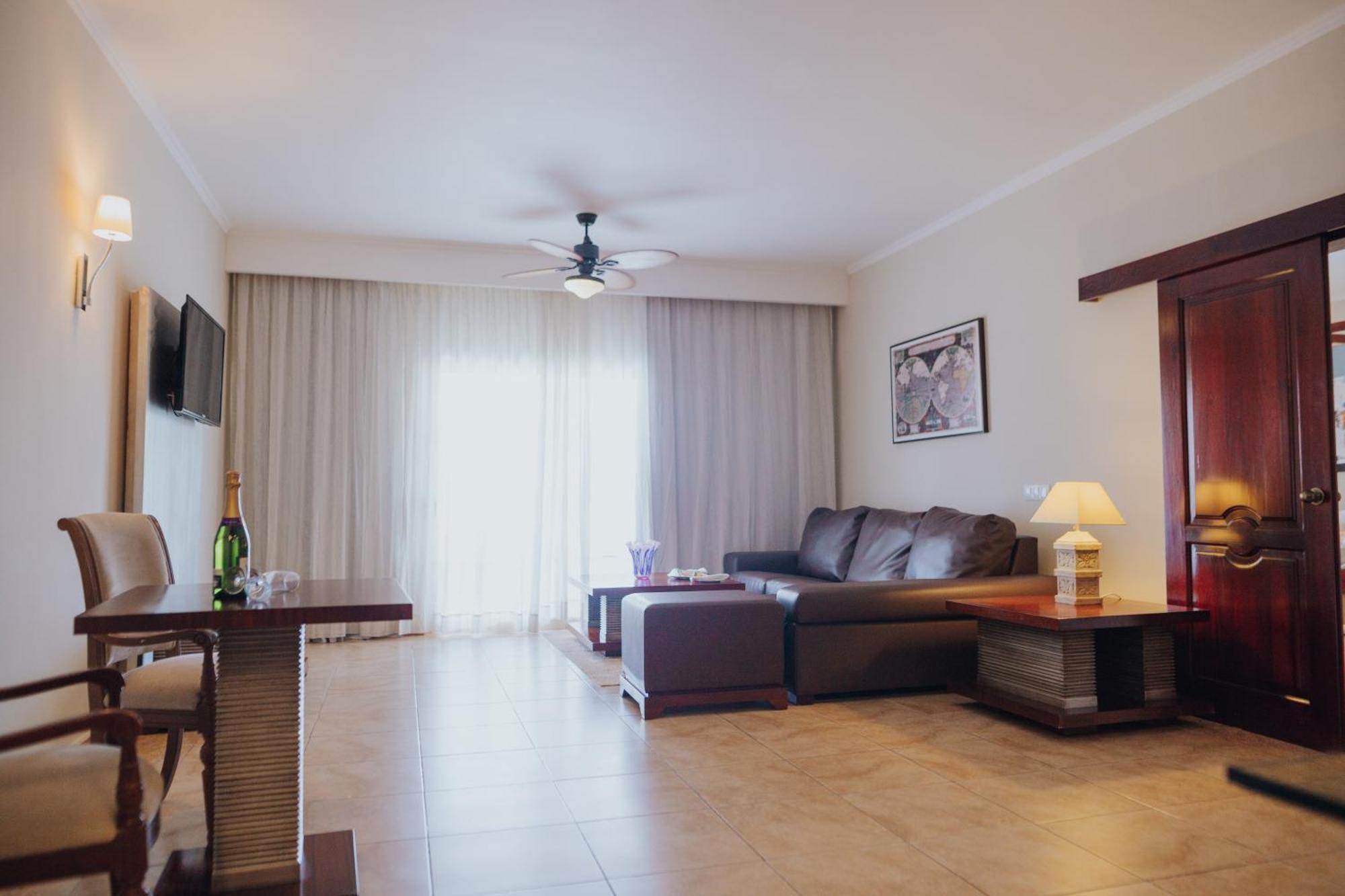 Majestic Colonial Punta Cana (Adults Only) Exterior foto A suite at the hotel