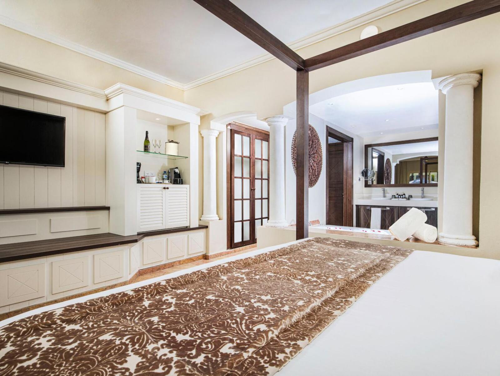 Majestic Colonial Punta Cana (Adults Only) Exterior foto A carpet in a hotel room