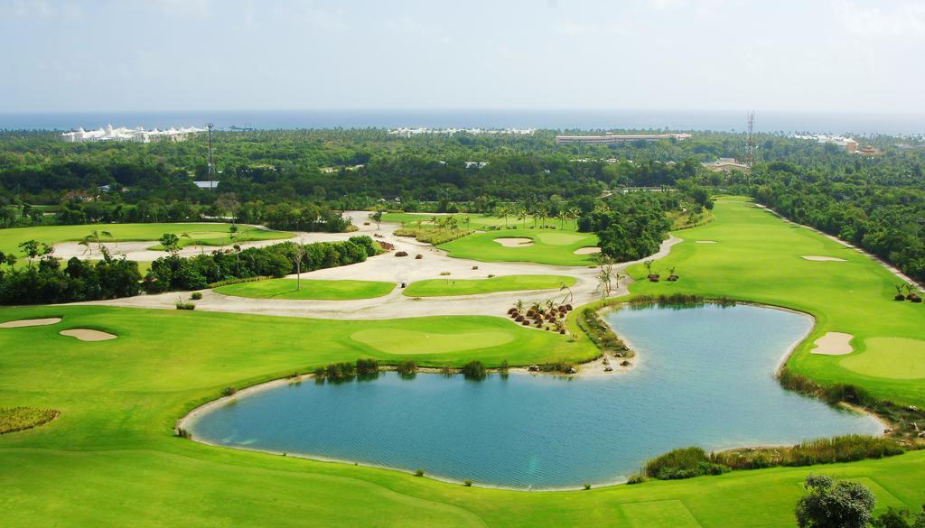 Majestic Colonial Punta Cana (Adults Only) Exterior foto Golf course in Okinawa