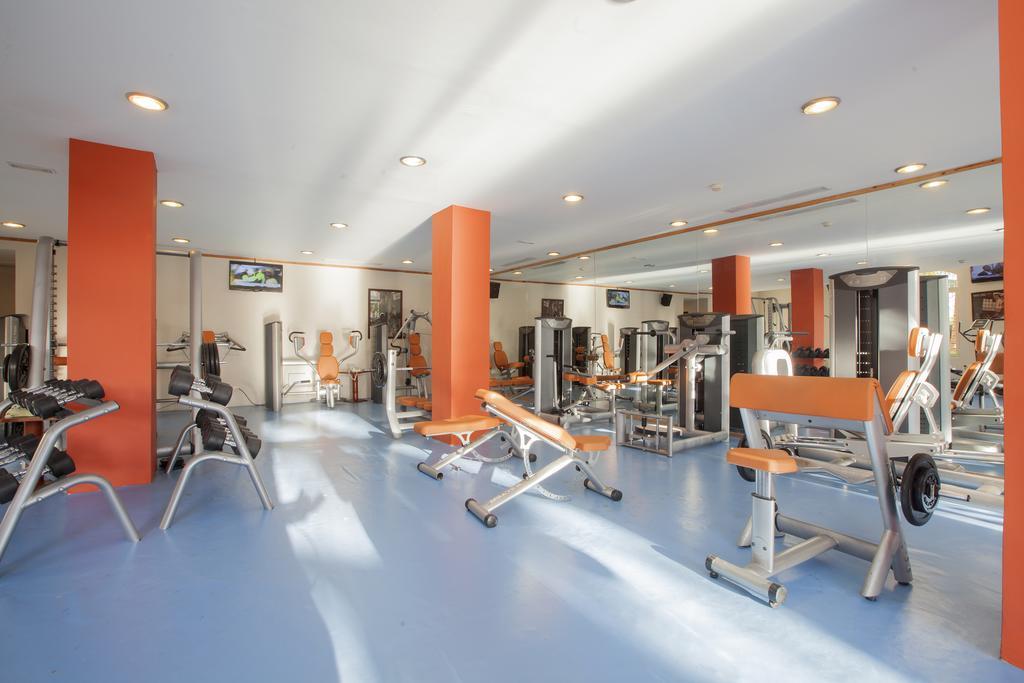 Majestic Colonial Punta Cana (Adults Only) Exterior foto The gym at the hotel