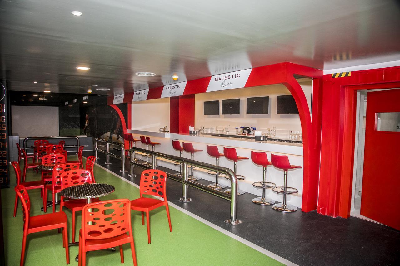 Majestic Colonial Punta Cana (Adults Only) Exterior foto The bar on board